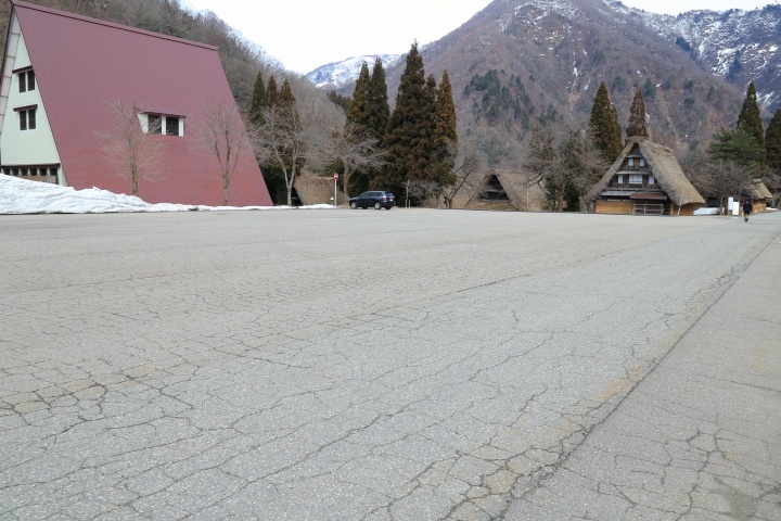 五箇山・菅沼　合掌の里の駐車場の写真