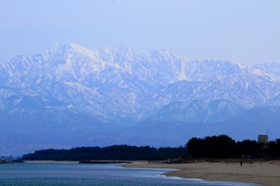 岩瀬浜から見る富山湾と立山連峰