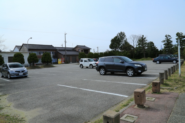 		岩瀬浜（富山湾と立山連峰・北アルプス連峰）の駐車場の写真