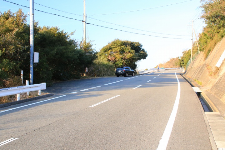 衣奈（えな）～三尾川（みおがわ）付近の駐車スペースの写真