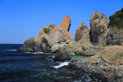 湊の立神岩