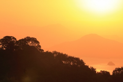 広島湾の朝日